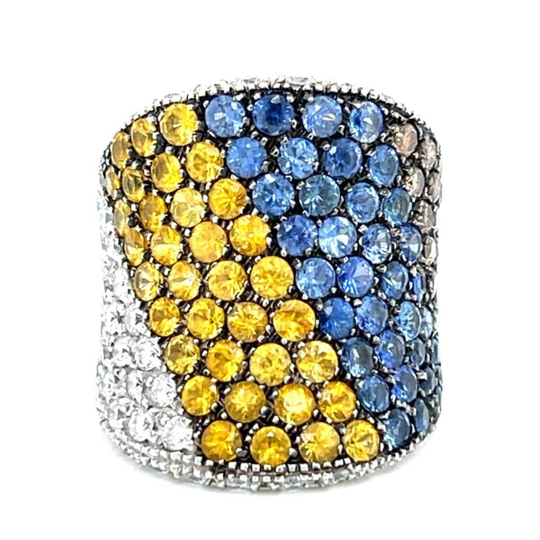 18K White Gold Champagne Diamond Sapphire Ring with 121 Stones: 18K White Gold Champagne Diamond Sapphire Ring with 121 Stones This exquisite 18K White Gold Champagne Diamond & Sapphire Ring showcases a stunning blend of brilliance and color. Weighing 17.3 grams,