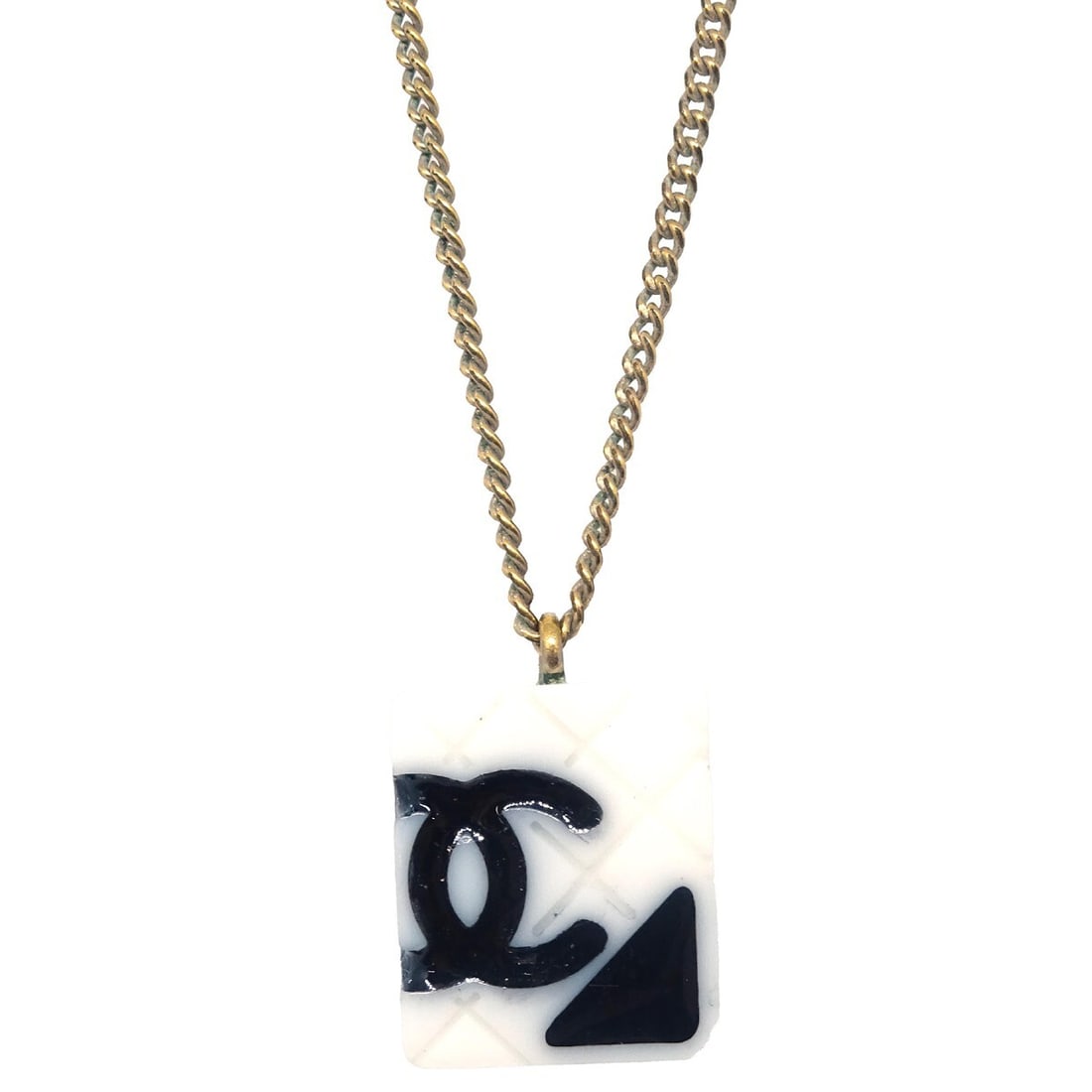 Chanel Cambon Ligne Gold White Chain Pendant Necklace 05C: Chanel Cambon Ligne Gold White Chain Pendant Necklace 05C This exquisite Chanel Cambon Ligne Chain Necklace Pendant features a stunning combination of gold and white hues. Crafted from gold-plated mat