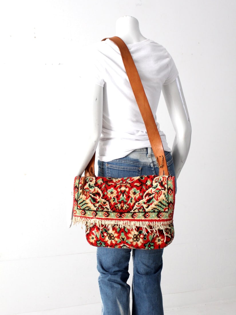 1960s Vintage Wool Carpet Bag Boho Style Red Green Cream: 1960s Vintage Wool Carpet Bag Boho Style Red Green Cream This stunning Vintage Carpet Bag is a unique piece from the 1960s, handcrafted from a beautiful wool carpet. The bag showcases rich tones of re