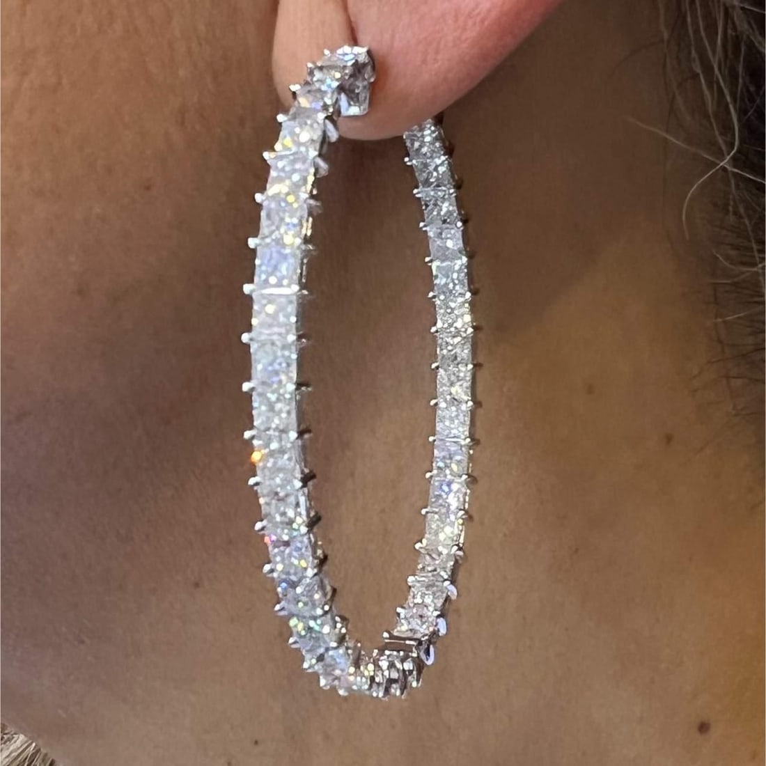 Stunning 18K White Gold Diamond Hoop Earrings 88 Diamonds 9.73 Ct: Stunning 18K White Gold Diamond Hoop Earrings 88 Diamonds 9.73 Ct Elevate your elegance with these stunning 18K White Gold Hoop Earrings. Featuring a remarkable total of 88 Princess-cut Diamonds, they