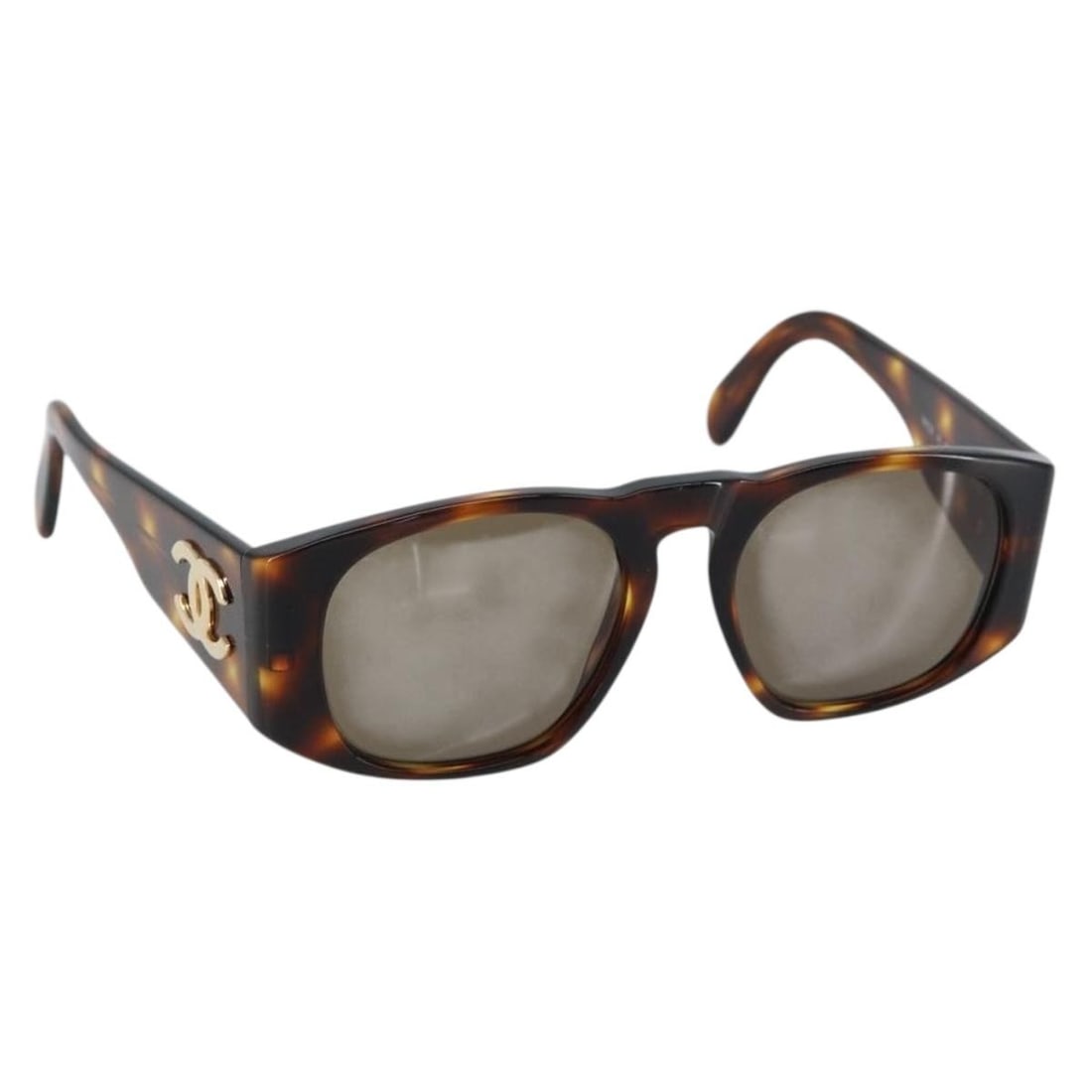 Brown CHANEL Sunglasses with Logo Design for Women: Brown CHANEL Sunglasses with Logo Design for Women This pre-owned pair of CHANEL sunglasses features the iconic CHANEL logo and is designed for women. The sunglasses are in very good condition, with s