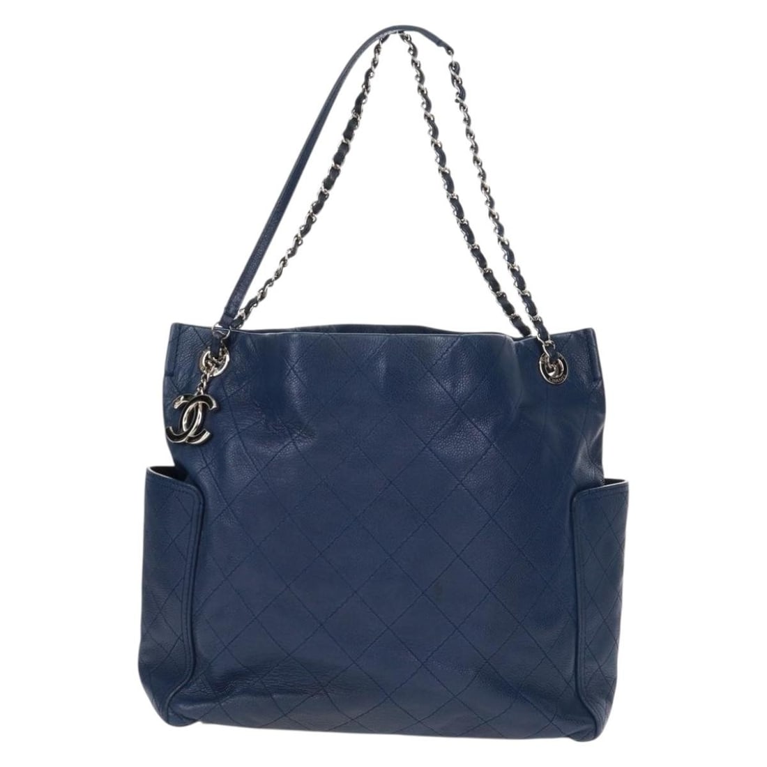 Chanel Blue Matelasse CC Pocket Hobo Chain Shoulder Bag: Chanel Blue Matelasse CC Pocket Hobo Chain Shoulder Bag This pre-owned CHANEL Matelasse CC Pocket Hobo shoulder bag features a chain strap and a blue exterior. It is designed for women and remains in