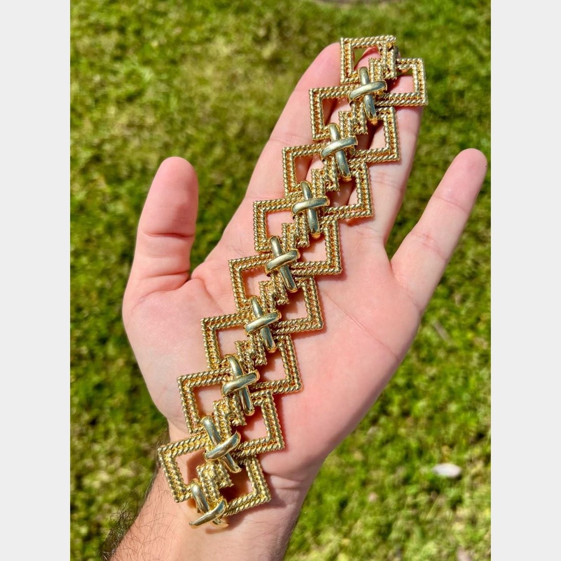 Vintage 1960's Tiffany & Co 18K Yellow Gold Bracelet 180.8g: Vintage 1960's Tiffany & Co 18K Yellow Gold Bracelet 180.8g This exquisite 1960's Tiffany & Co. bracelet is crafted from 18K yellow gold, showcasing timeless elegance and luxury. Weighing 180.8 grams,