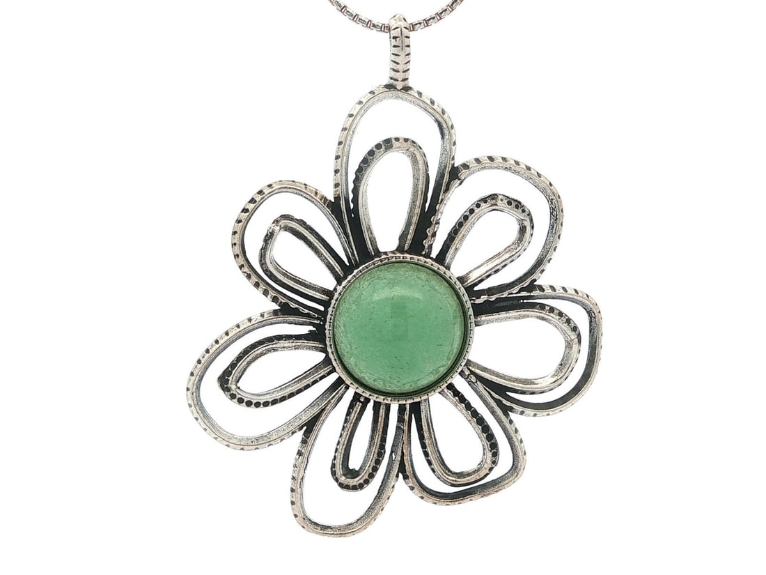 Handmade Sterling Silver Green Aventurine Flower Pendant Necklace 17in: Handmade Sterling Silver Green Aventurine Flower Pendant Necklace 17in This exquisite handmade necklace features a large flower pendant crafted from genuine green aventurine, set in high-quality .925