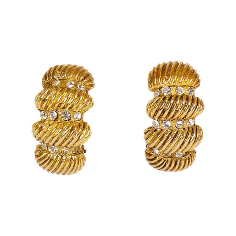 Vintage Chanel 1970s Half Hoop Clip Earrings with Rhinestones: Vintage Chanel 1970s Half Hoop Clip Earrings with Rhinestones Discover the elegance of these 1970's Vintage Chanel Half Hoop Clip Earrings, crafted in France. These stunning earrings feature a ribbed