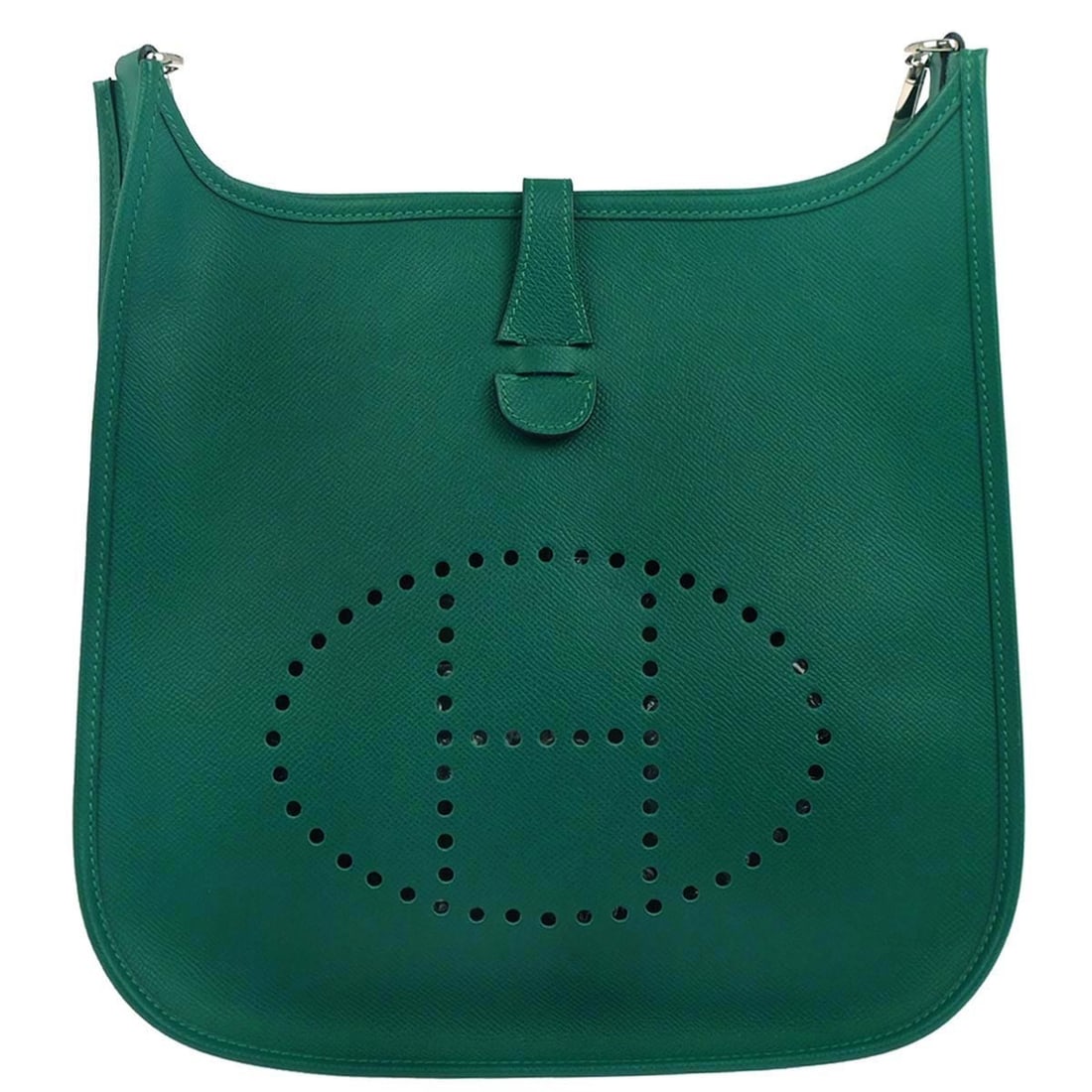 Hermes Evelyne Gen III Malachite Green Epsom Leather Medium Shoulder Bag: Hermes Evelyne Gen III Malachite Green Epsom Leather Medium Shoulder Bag This Hermes Evelyne Gen III 29 PM shoulder bag features a green leather exterior with a detachable strap and a snap closure. De