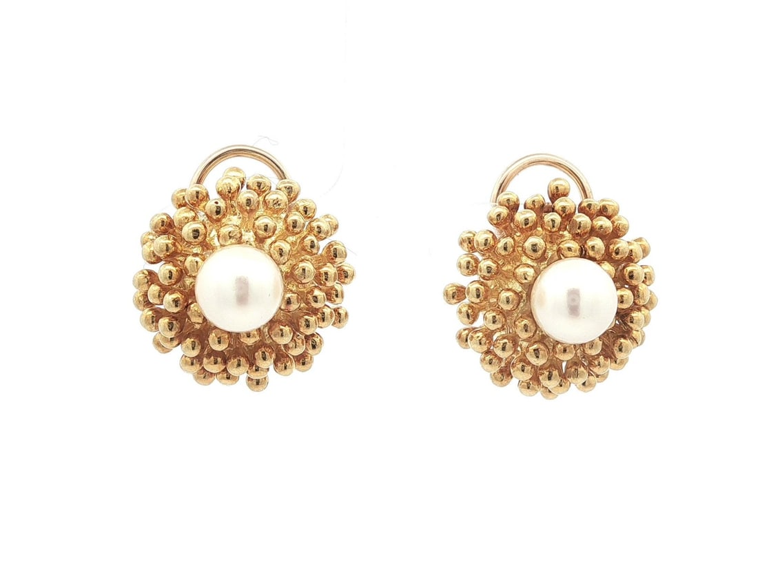 Erwin Pearl Vintage Yellow Gold Pearl Flower Clip On Earrings: Erwin Pearl Vintage Yellow Gold Pearl Flower Clip On Earrings Elevate your style with these Vintage Erwin Pearl Clip-On Earrings, featuring a stunning burst flower design. Crafted from solid 17-18K ye