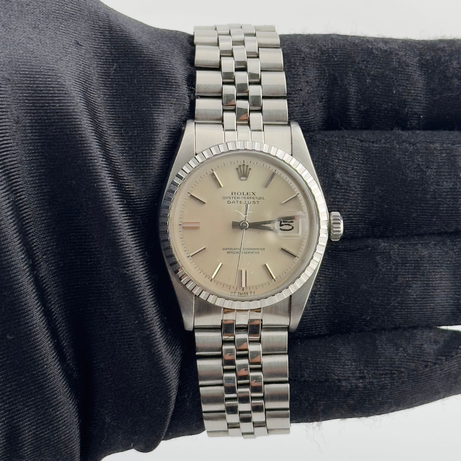 Rolex 1603 Datejust Jubilee Bracelet Silver Dial Men's Watch: Rolex 1603 Datejust Jubilee Bracelet Silver Dial Men's Watch This is a men's Rolex Datejust watch, reference number 1603, featuring a silver dial and an engine-turned bezel. The watch is fitted with a