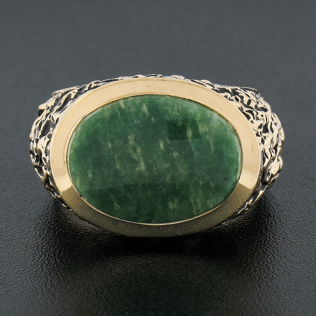 14K Yellow Gold Vintage Oval Green Nephrite Jade Textured Band Ring (1 of 7)