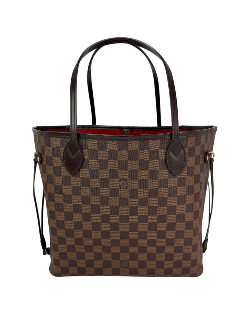 Louis Vuitton Neverfull MM Damier Ebene Tote Bag with Gold Hardware: Louis Vuitton Neverfull MM Damier Ebene Tote Bag with Gold Hardware Experience the elegance of the Louis Vuitton Neverfull MM Tote Bag, crafted from durable Damier Ebene canvas. This medium-sized tote