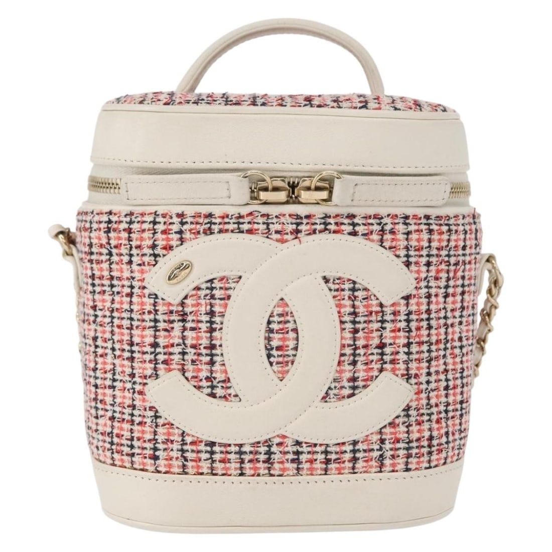 CC Mania White Vanity Shoulder Bag by Chanel: CC Mania White Vanity Shoulder Bag by Chanel This pre-owned Chanel CC Mania Vanity Case is a shoulder bag in white, designed for women. It is in excellent condition with minor rubbing on the surface a