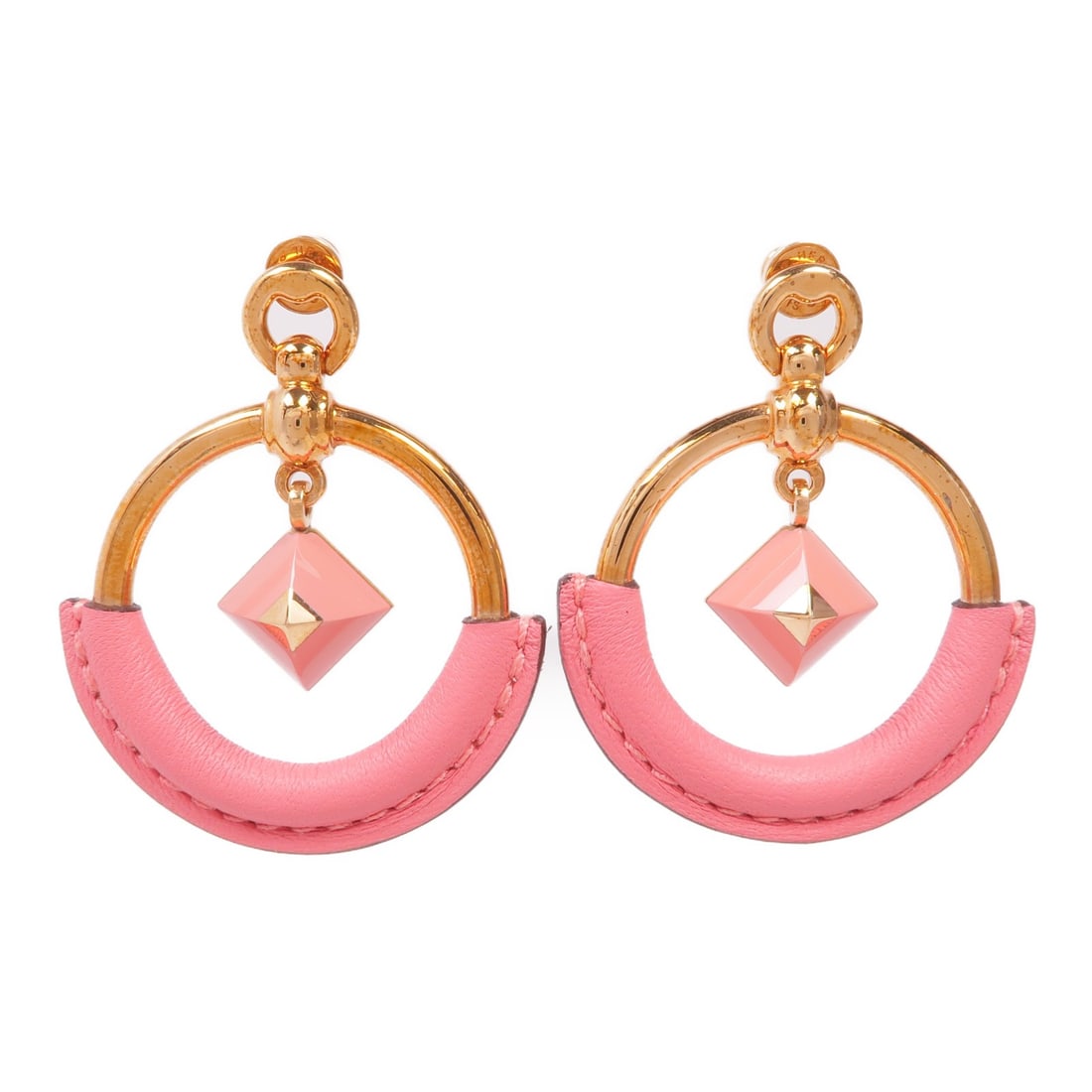 HERMES Pink Leather Pierced Earrings in Gold Metal: HERMES Pink Leather Pierced Earrings in Gold Metal Elevate your accessory collection with these exquisite HERMES pierced earrings. Crafted from high-quality leather in a stunning pink hue, these earri