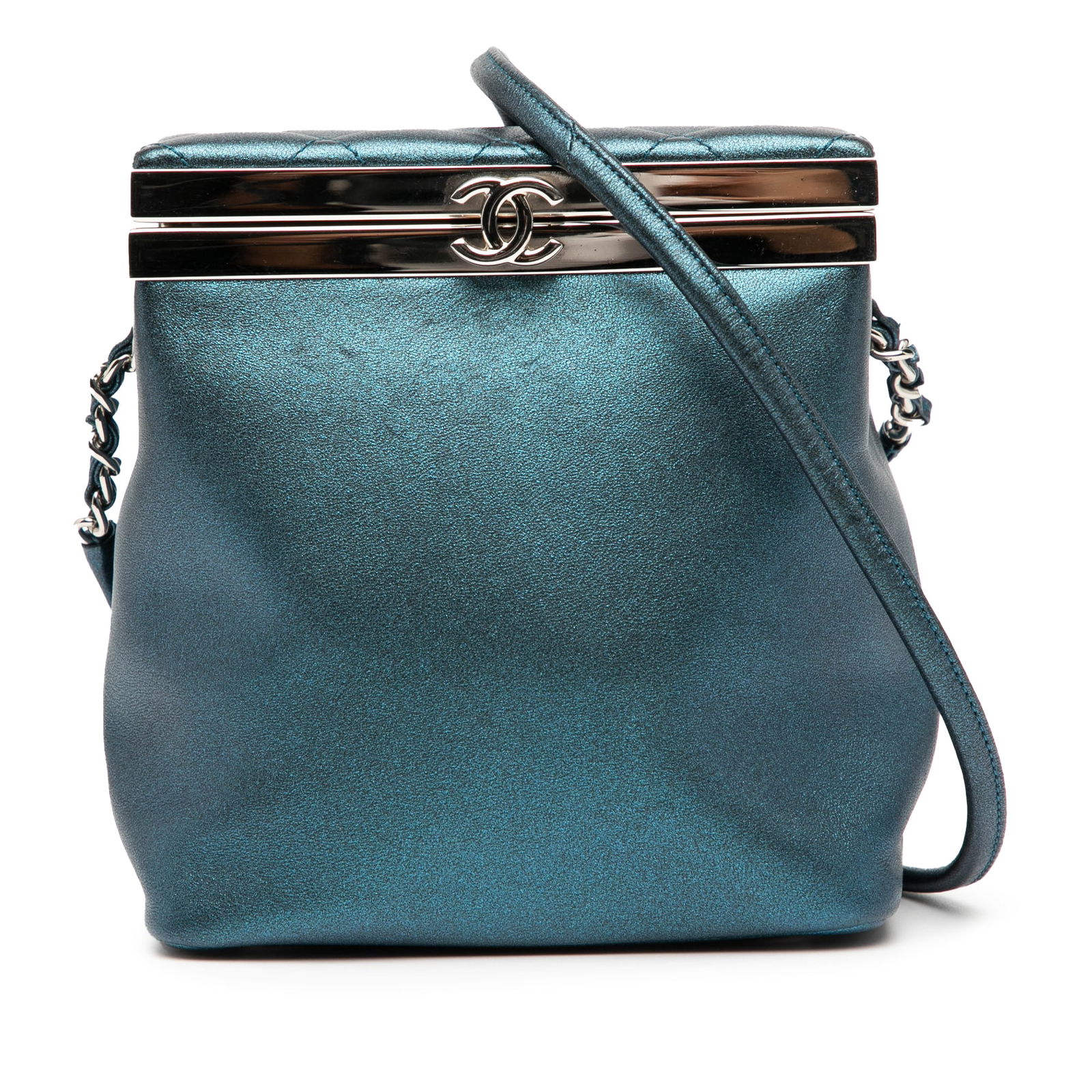 Chanel CC Metallic Calfskin Vanity Bag Blue Leather Italy: Chanel CC Metallic Calfskin Vanity Bag Blue Leather Italy This Chanel CC Metallic Calfskin Vanity Bag showcases a striking blue metallic leather exterior, complemented by a leather woven chain link an