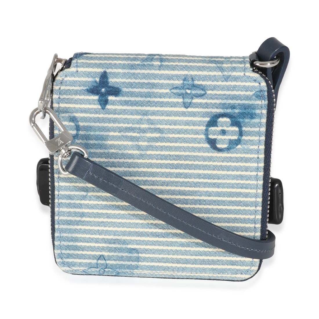 Louis Vuitton Blue Denim Wallet On Strap with Removable Straps: Louis Vuitton Blue Denim Wallet On Strap with Removable Straps This stylish Louis Vuitton wallet features a unique blue hickory stripes denim design, complemented by a zip-around closure for secure st