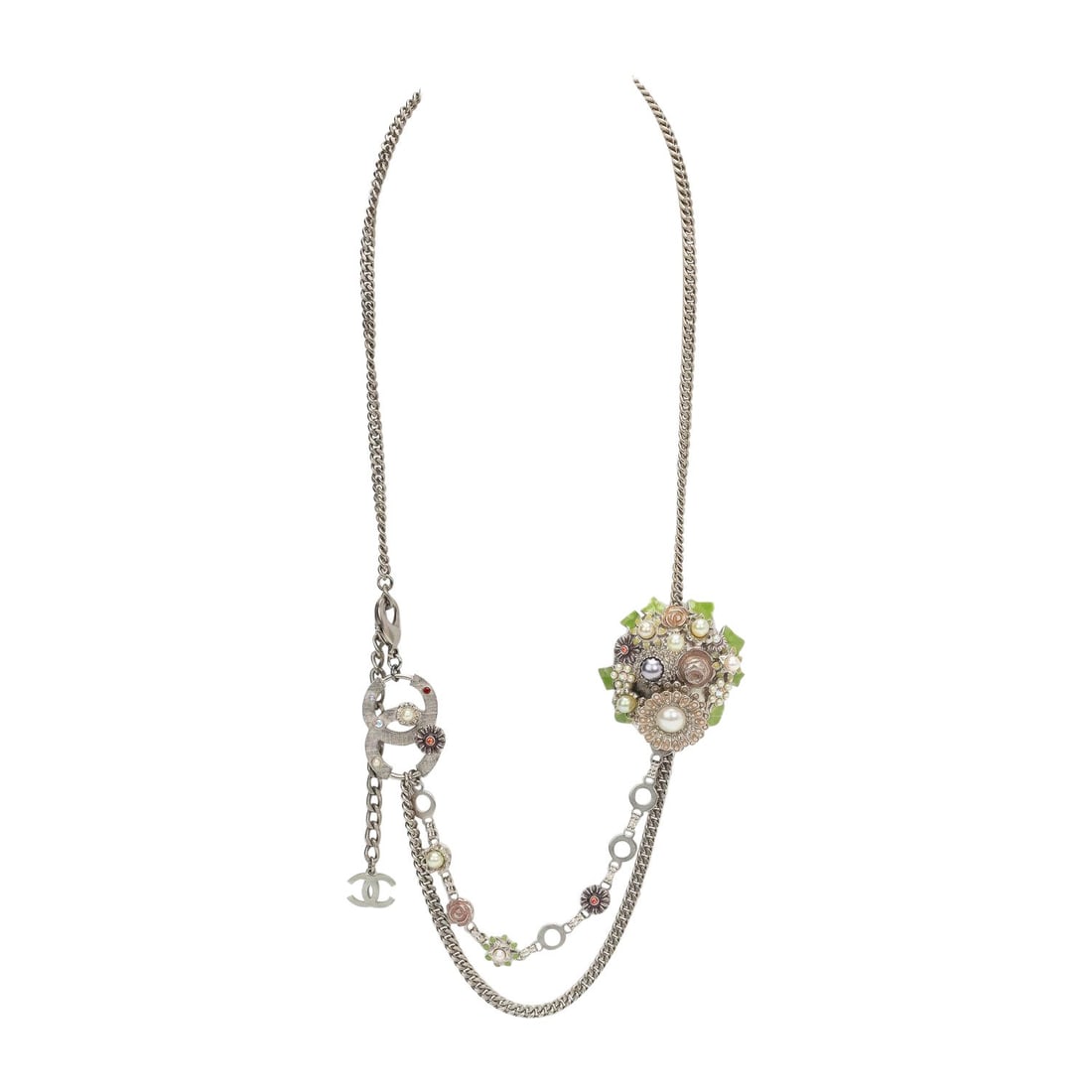 Chanel 2005 Silver Enamel Flower Bouquet Necklace 39in: Chanel 2005 Silver Enamel Flower Bouquet Necklace 39in Discover the elegance of this Chanel Flowers Silver Enamel Necklace, a stunning accessory that combines sophistication with a touch of whimsy. Cr
