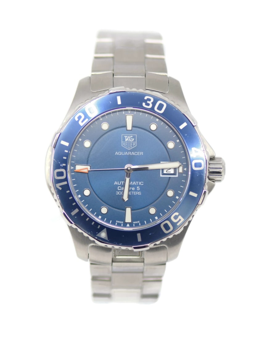 TAG Heuer Aquaracer Cal 5 Stainless Steel Watch WAN2111 with Box and Papers: TAG Heuer Aquaracer Cal 5 Stainless Steel Watch WAN2111 with Box and Papers This TAG Heuer Aquaracer Cal 5 wristwatch combines luxury and functionality. It features a robust stainless steel case with