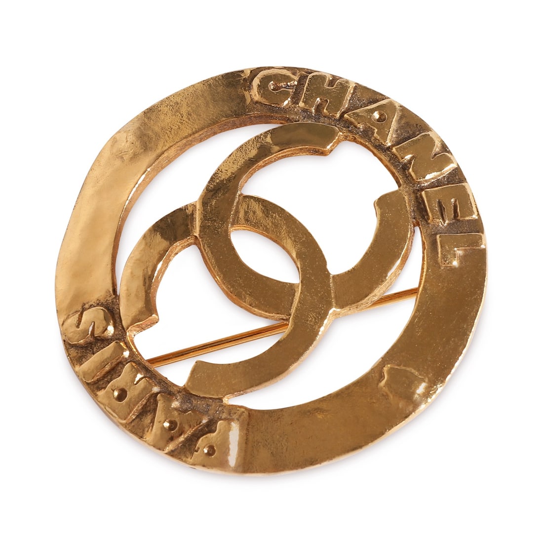 Chanel Vintage Gold Plated Brooch Unisex Classic Accessory: Chanel Vintage Gold Plated Brooch Unisex Classic Accessory This exquisite Chanel Vintage Brooch is crafted from gold-plated metal, showcasing a timeless design that adds elegance to any outfit. Weighi