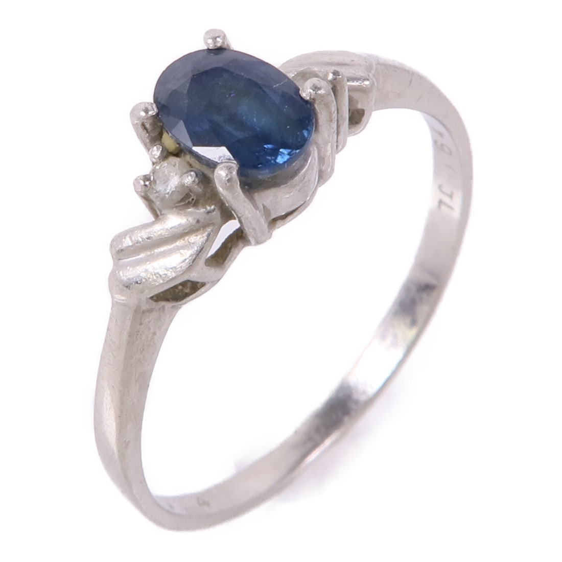 Sapphire Diamond Ring in PT900 Platinum Size 7.5 (1 of 8)