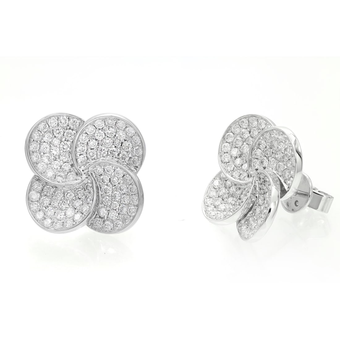 Rachel Koen 18K White Gold Pave Diamond Flower Stud Earrings 1.44ct: Rachel Koen 18K White Gold Pave Diamond Flower Stud Earrings 1.44ct Enhance your elegance with these exquisite diamond flower stud earrings. Crafted from luxurious 18k white gold, these earrings featu