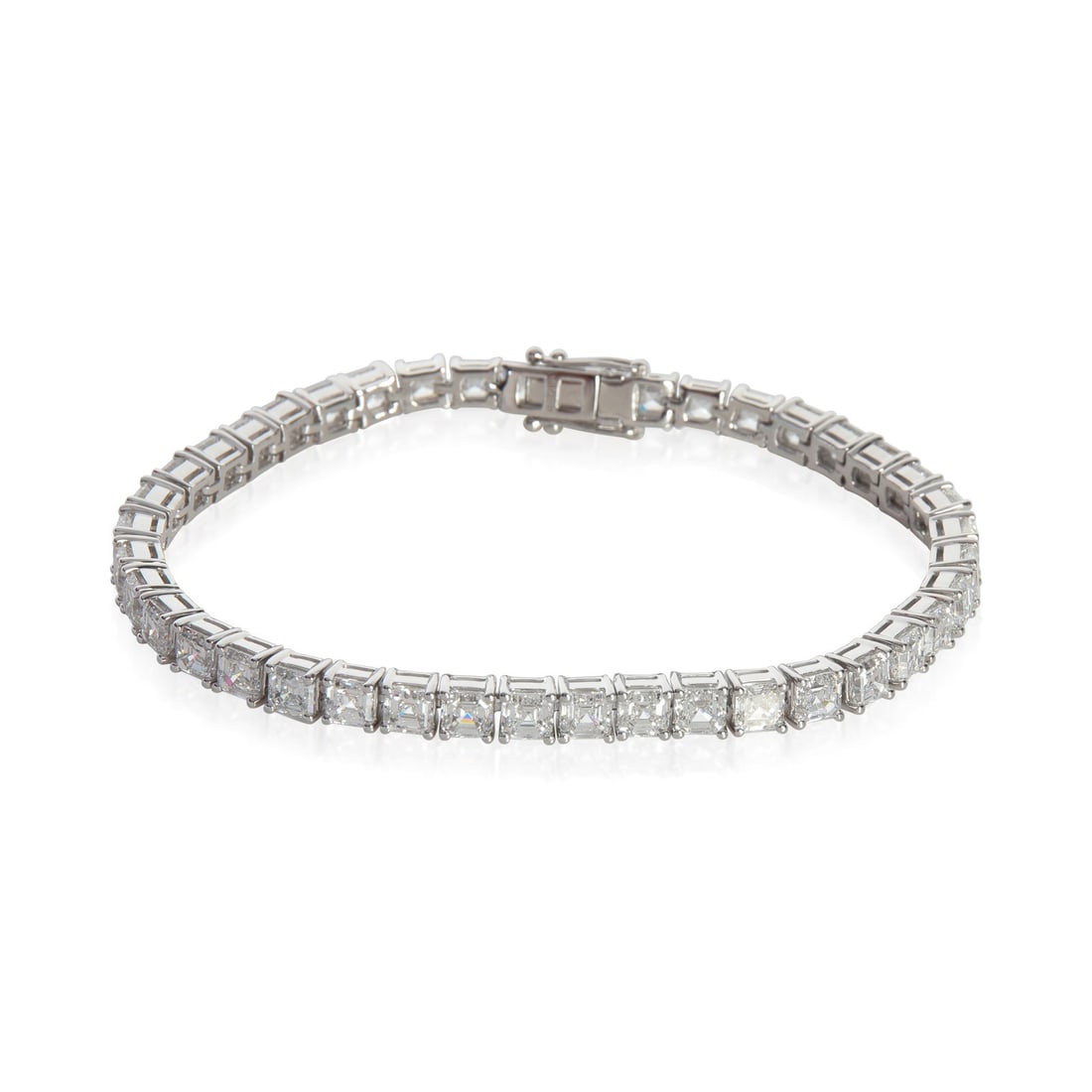 14K White Gold 13.74 ctw Lab-Grown Diamond Tennis Bracelet: 14K White Gold 13.74 ctw Lab-Grown Diamond Tennis Bracelet This exquisite bracelet features a stunning array of 13.74 carats of lab-grown diamonds set in luxurious 14K white gold. The design showcases