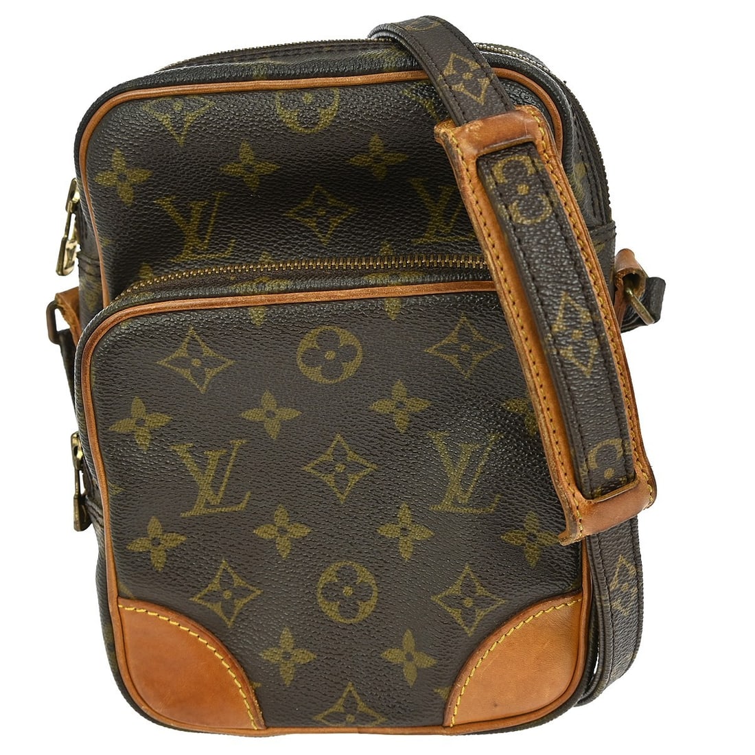 Louis Vuitton Amazone Monogram Crossbody Bag M45236 Vintage: Louis Vuitton Amazone Monogram Crossbody Bag M45236 Vintage The Louis Vuitton Amazon Crossbody Shoulder Bag features a classic Monogram pattern that embodies the brand's iconic style. This medium-size