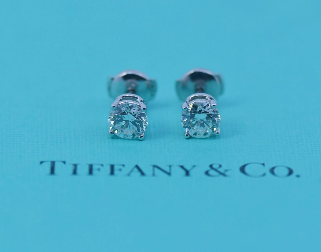 Tiffany & Co Platinum Stud Earrings 2.02ct I/VVS1 GIA Certified: Tiffany & Co Platinum Stud Earrings 2.02ct I/VVS1 GIA Certified Experience the elegance of Tiffany & Co. with these exquisite platinum stud earrings, featuring stunning diamonds totaling 2.02 carats.