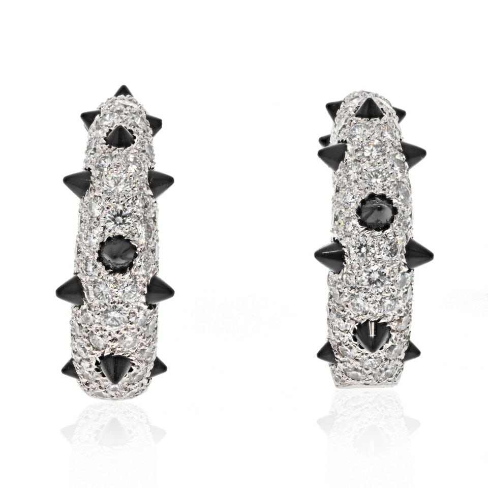 Cartier Clash 18K White Gold Diamond Black Onyx Huggie Earrings: Cartier Clash 18K White Gold Diamond Black Onyx Huggie Earrings Discover the bold elegance of the Cartier Clash Diamond and Black Onyx Earrings, expertly crafted in 18K white gold. These exceptional e