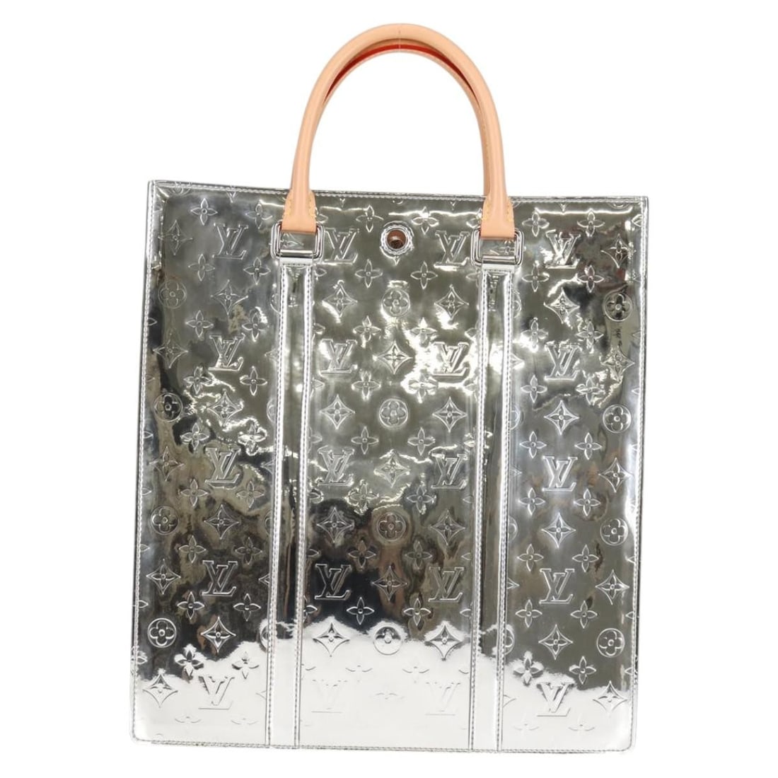 Louis Vuitton Sac Plat Silver Shoulder Tote Bag: Louis Vuitton Sac Plat Silver Shoulder Tote Bag This Louis Vuitton Sac Plat bag in silver features a spacious design with both handles and a shoulder strap for versatile carrying options. The exterior