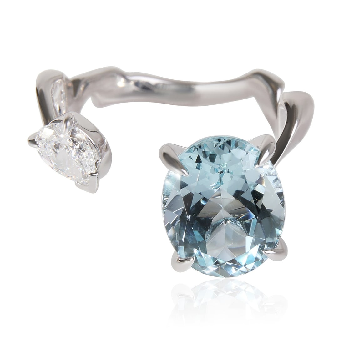 Dior Diorama Precieuse 18k White Gold Diamond Aquamarine Ring 0.33 CTW: Dior Diorama Precieuse 18k White Gold Diamond Aquamarine Ring 0.33 CTW Presenting the exquisite Dior Diorama Precieuse Diamond Aquamarine Ring, a stunning piece crafted in 18k white gold. This elegant