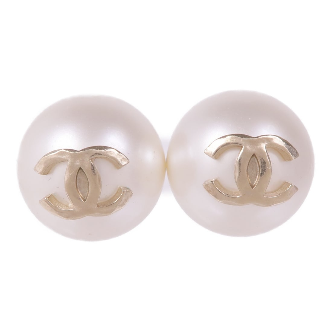 Chanel White Metal PVC Pierced Earrings France: Chanel White Metal PVC Pierced Earrings France Elevate your accessory collection with these exquisite Chanel CC Earrings. These stylish pierced earrings feature a sleek white design, perfect for addin