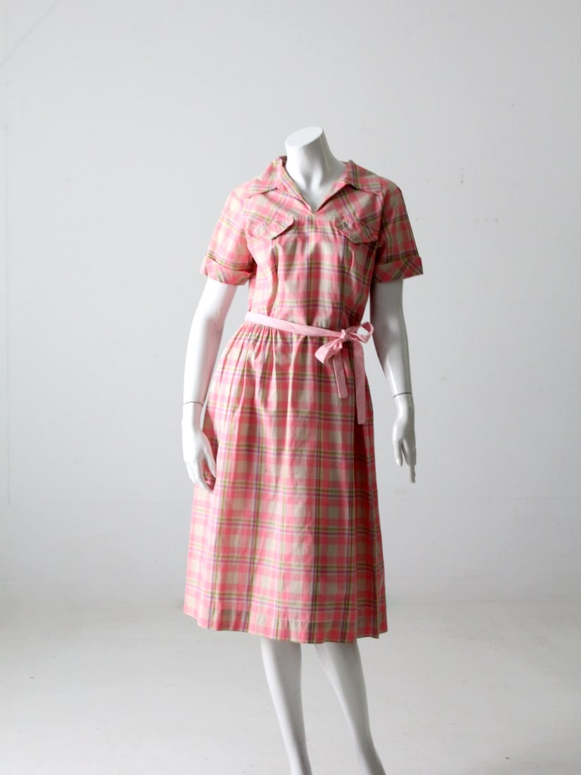 Vintage 1950s Dee Dee Daytimers Plaid Dress with Belted Waist: Vintage 1950s Dee Dee Daytimers Plaid Dress with Belted Waist Step back in time with this charming vintage 1950s plaid dress, featuring a delightful combination of pink, purple, and green hues. This d