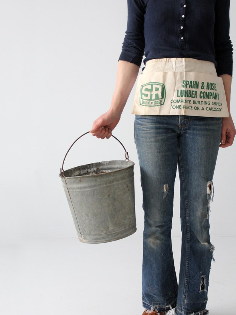 Vintage Spahn & Rose Lumber Yard Apron Cream Canvas Green Print: Vintage Spahn & Rose Lumber Yard Apron Cream Canvas Green Print This vintage work apron, originating from an American lumber yard, showcases the Spahn & Rose company with a striking green print on cre