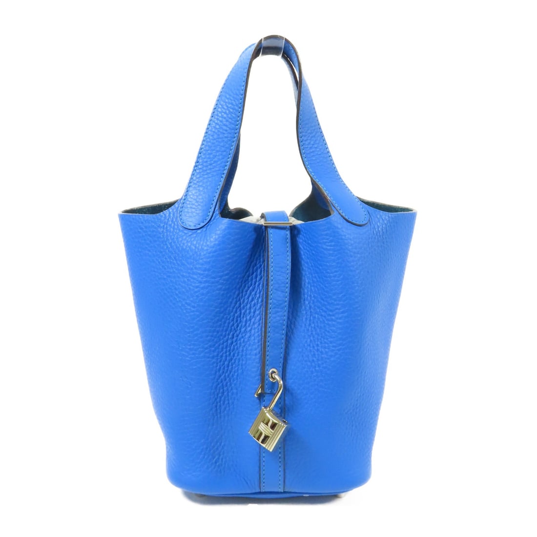HERMES Picotin PM Tote Bag Mykonos Blue Calfskin Leather: HERMES Picotin PM Tote Bag Mykonos Blue Calfskin Leather Introducing the HERMES Picotin PM Tote Bag, crafted from luxurious calfskin (cowhide) leather in a stunning Mykonos blue. This stylish tote is