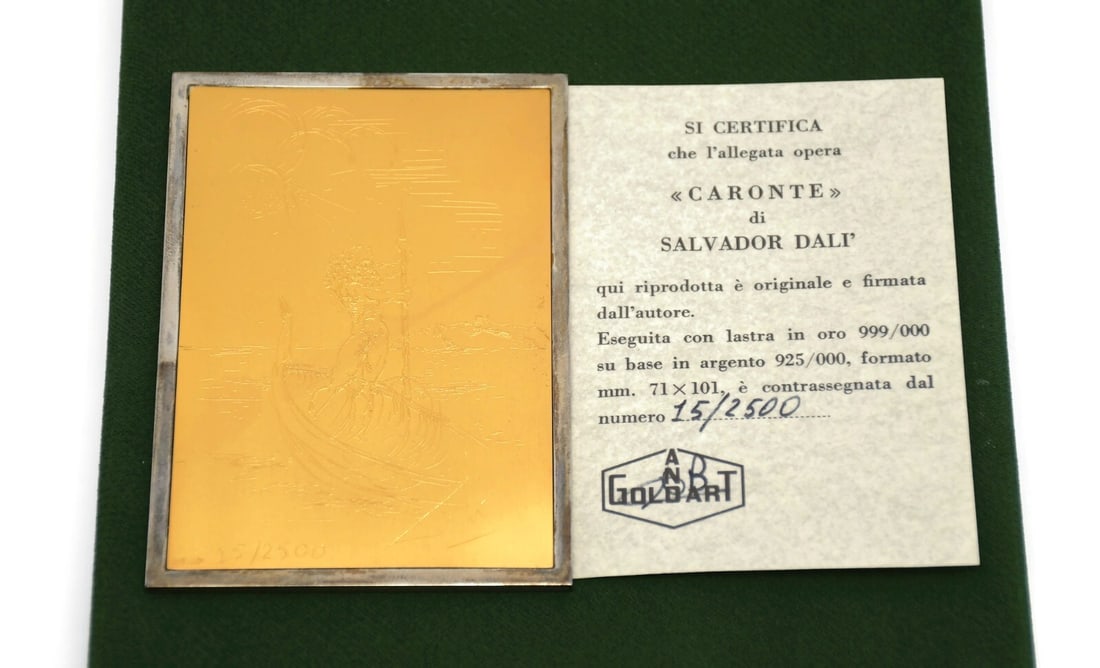 Salvador Dali Caronte Collector Plate Gold Silver Finish with Certificate: Salvador Dali Caronte Collector Plate Gold Silver Finish with Certificate This exquisite collector's plate features the iconic artwork of Salvador Dali, titled "Caronte," crafted in a stunning gold an