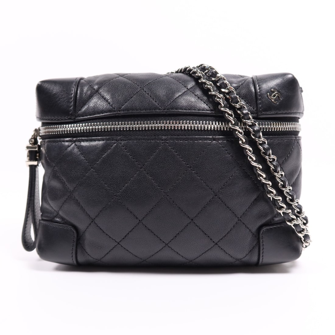 CHANEL Black Lambskin Leather Shoulder Bag with Chain SHW: CHANEL Black Lambskin Leather Shoulder Bag with Chain SHW Elevate your style with this exquisite CHANEL CC shoulder bag, crafted from luxurious lambskin leather in a classic black hue. This timeless p