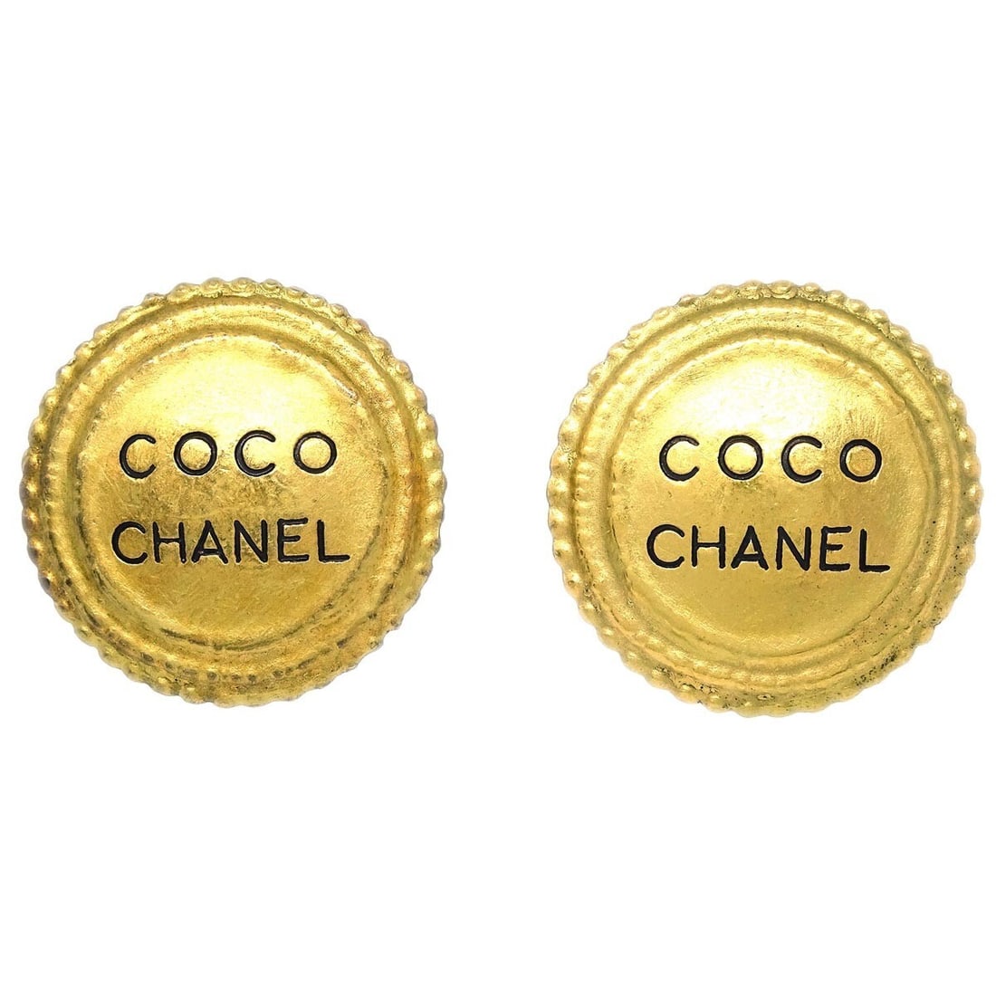 Chanel 94A Gold-Plated Clip-On Button Earrings: Chanel 94A Gold-Plated Clip-On Button Earrings Elegant Chanel clip-on button earrings crafted in gold-plated material. These round earrings feature a classic button style, perfect for adding a touch o