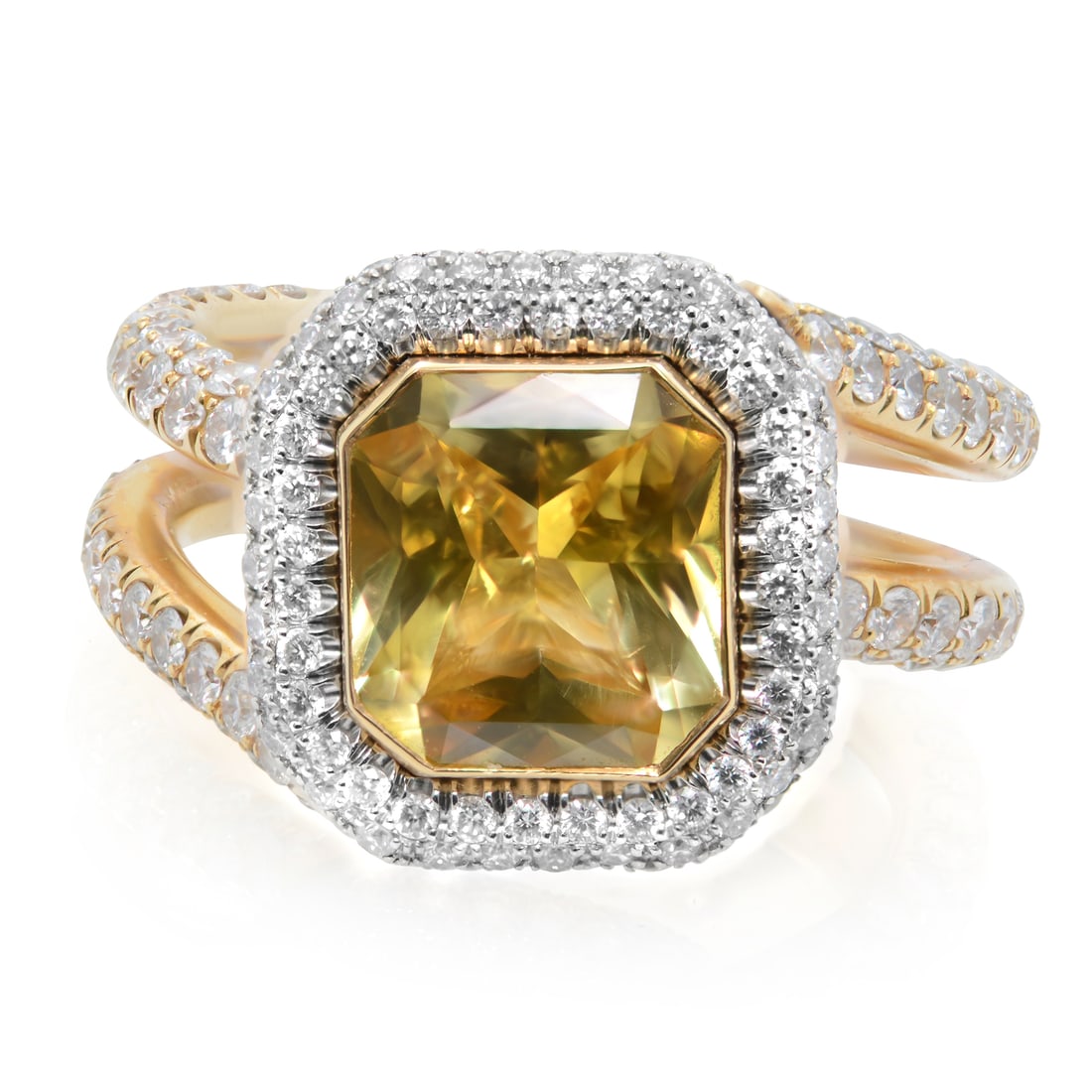 Rachel Koen 18K Yellow Gold Yellow Sapphire Diamond Engagement Ring: Rachel Koen 18K Yellow Gold Yellow Sapphire Diamond Engagement Ring This exquisite engagement ring features a stunning handmade design by Rachel Koen, crafted from 18K yellow gold and platinum. The ce
