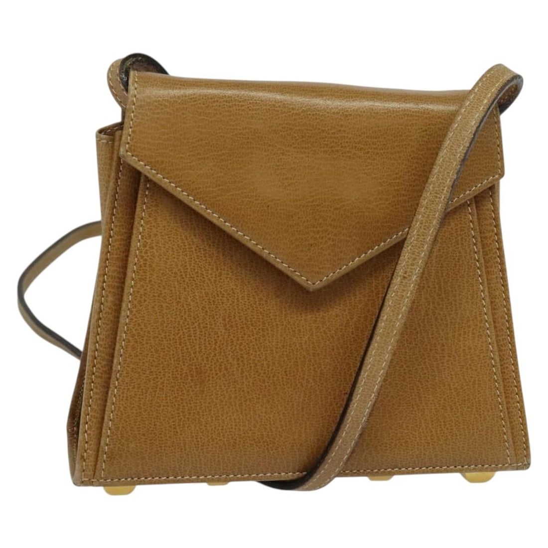 Salvatore Ferragamo Beige Gold Leather Shoulder Bag Auth 133427: Salvatore Ferragamo Beige Gold Leather Shoulder Bag Auth 133427 This elegant Salvatore Ferragamo shoulder bag is crafted from high-quality leather in a chic beige and gold color scheme. Designed for s