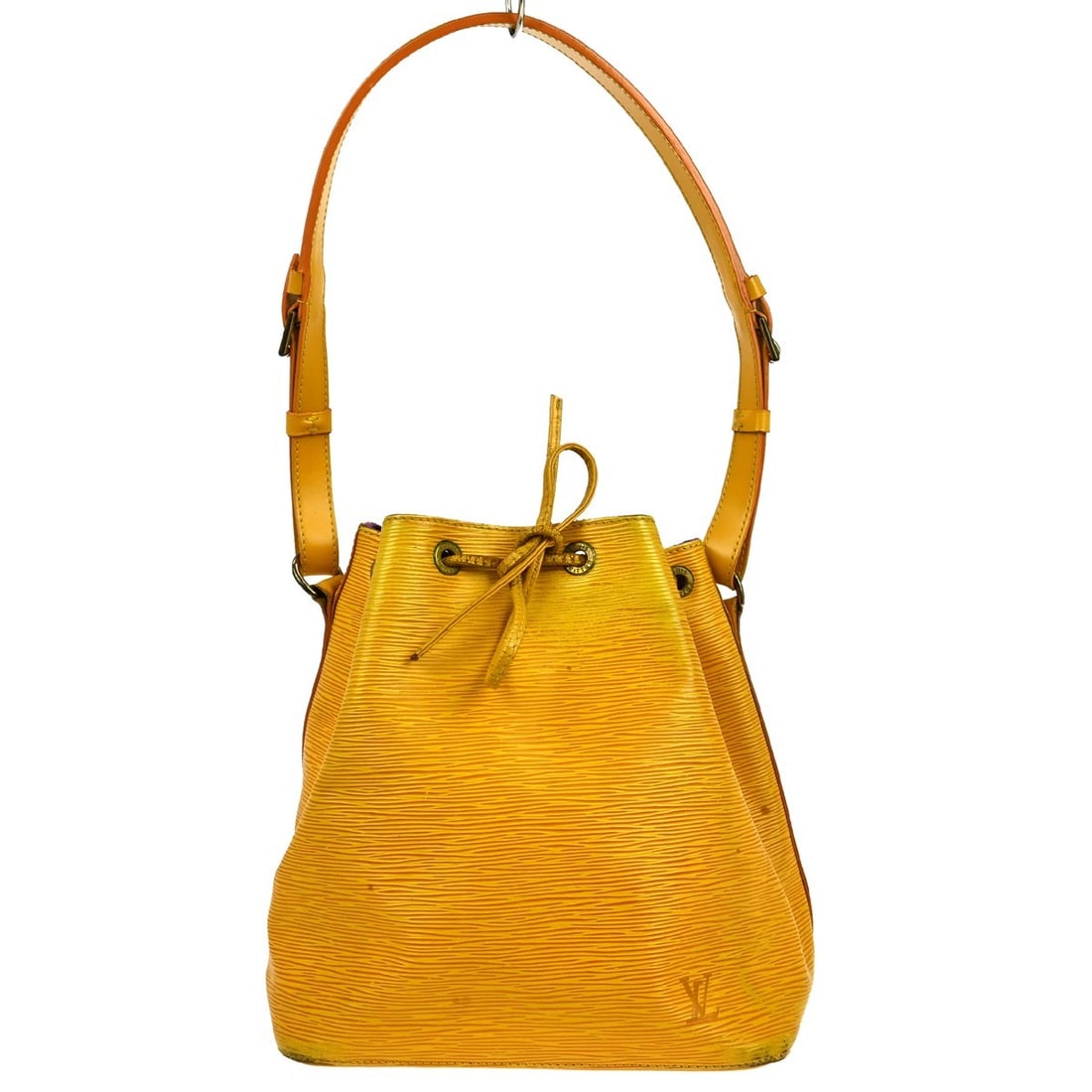 Louis Vuitton Petite Noe Yellow Epi Shoulder Bag M44109 Vintage: Louis Vuitton Petite Noe Yellow Epi Shoulder Bag M44109 Vintage This Louis Vuitton Petite Noe Shoulder Bag is a striking accessory crafted from vibrant yellow Epi leather, featuring a signature drawst