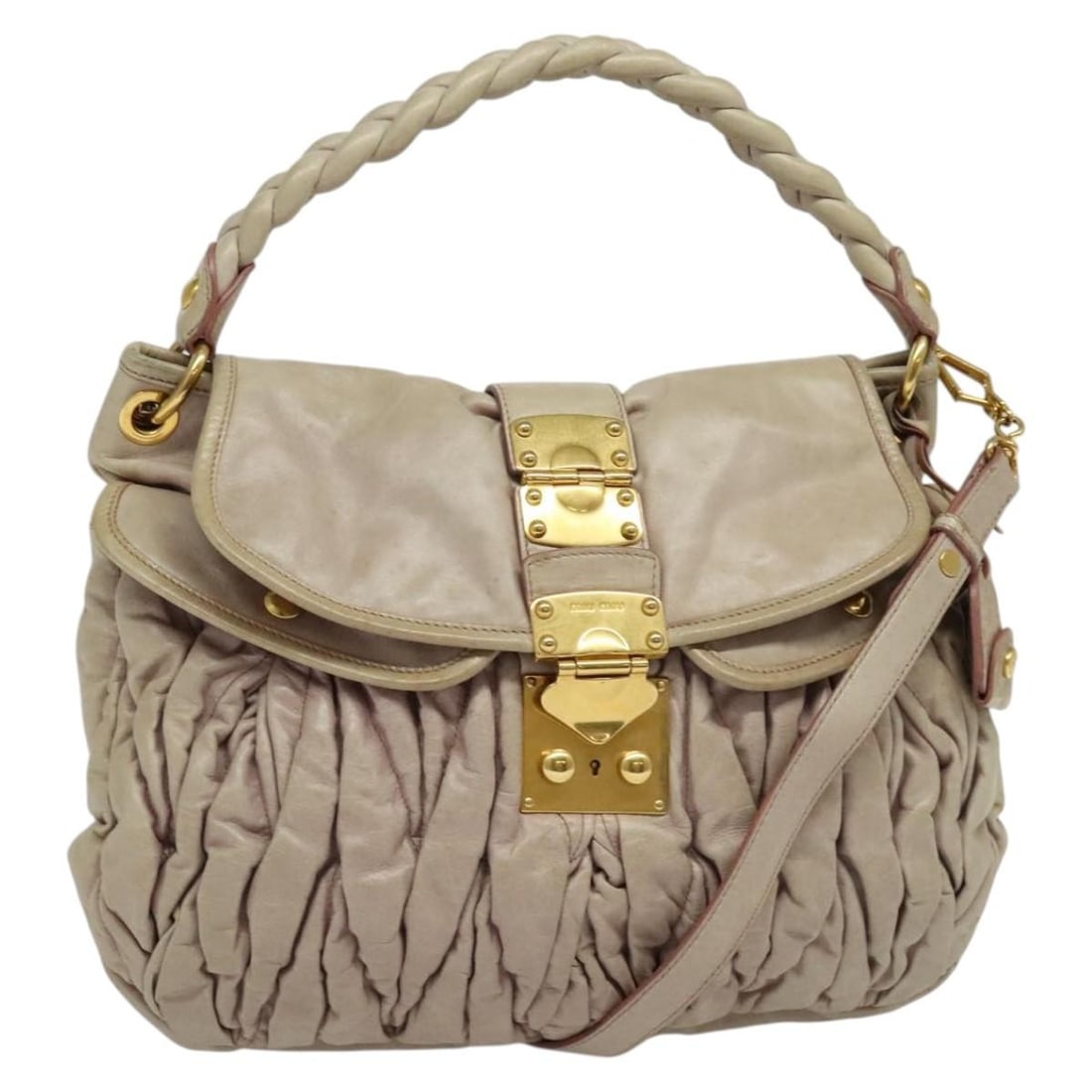 Miu Miu Matelasse Leather Hand Bag Pink Gold 2way Auth 140645: Miu Miu Matelasse Leather Hand Bag Pink Gold 2way Auth 140645 This Miu Miu Matelasse Hand Bag is a stylish accessory crafted from high-quality leather in a chic pink and gold color combination. Design