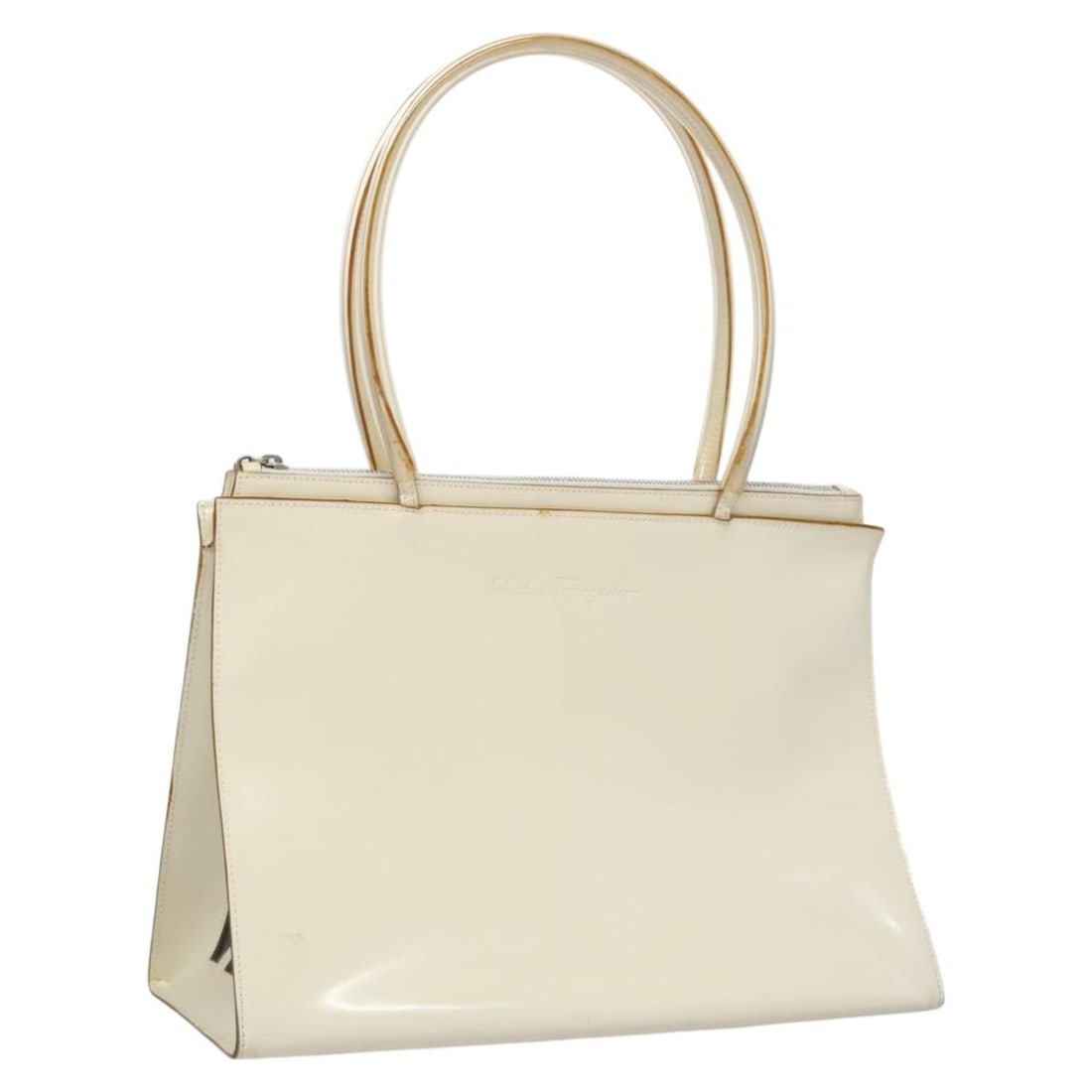Salvatore Ferragamo White Silver Enamel Tote Bag Auth BZ21 7255: Salvatore Ferragamo White Silver Enamel Tote Bag Auth BZ21 7255 This stylish Salvatore Ferragamo tote bag is crafted from high-quality enamel in a stunning white and silver color combination. Measurin