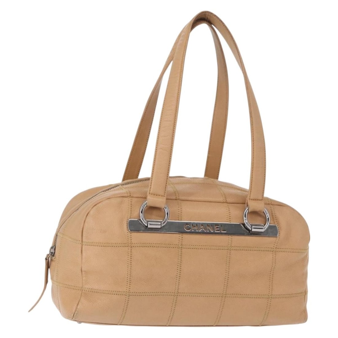 CHANEL Choco Bar Beige Silver Caviar Skin Shoulder Bag Auth 153112: CHANEL Choco Bar Beige Silver Caviar Skin Shoulder Bag Auth 153112 Elevate your style with this authentic CHANEL Choco Bar Shoulder Bag, beautifully crafted in Italy from luxurious grained caviar skin