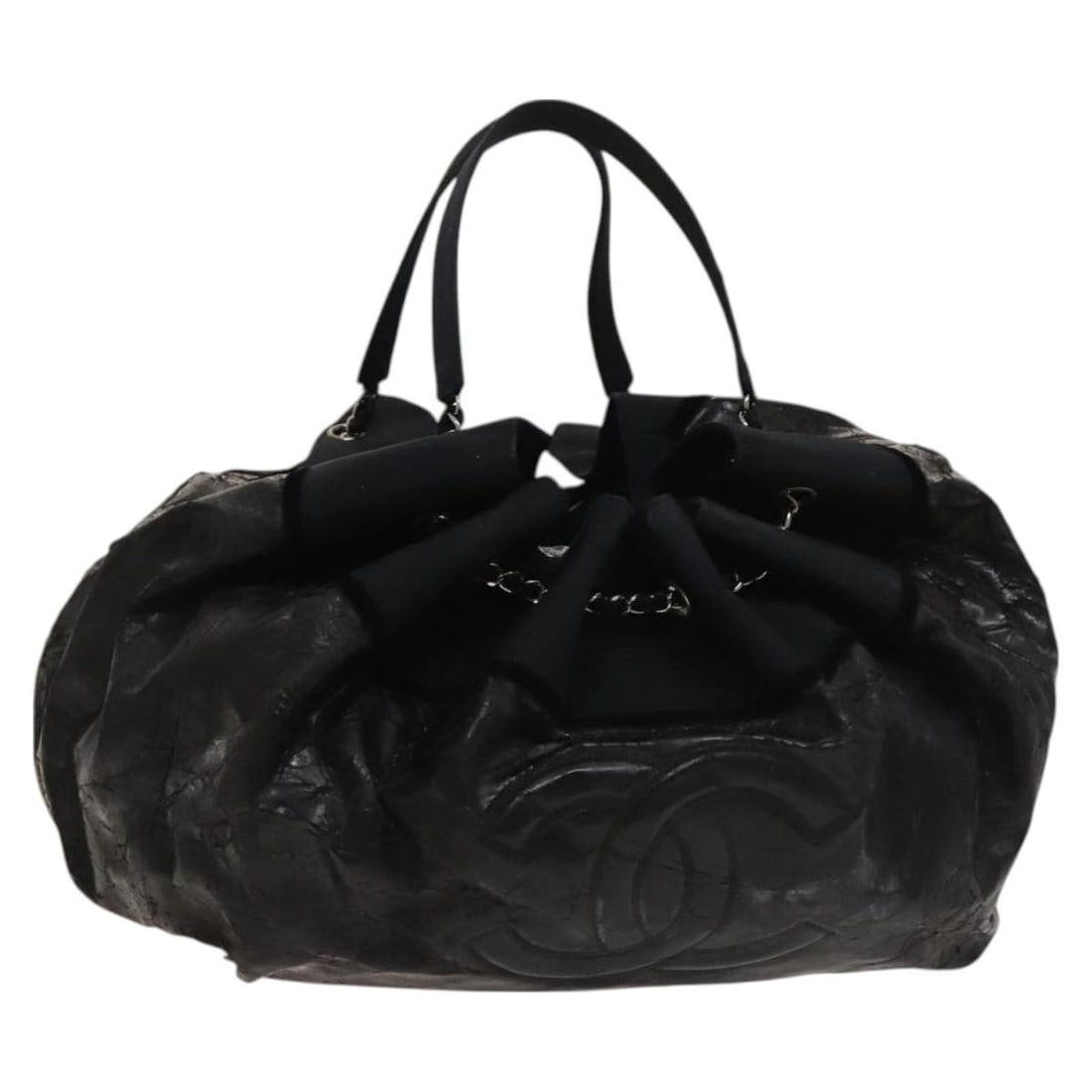 CHANEL Black Silver Enamel Shoulder Bag Auth BS25984: CHANEL Black Silver Enamel Shoulder Bag Auth BS25984 This authentic CHANEL shoulder bag features a sleek black and silver enamel exterior, making it a stylish addition to your collection. With dimensi