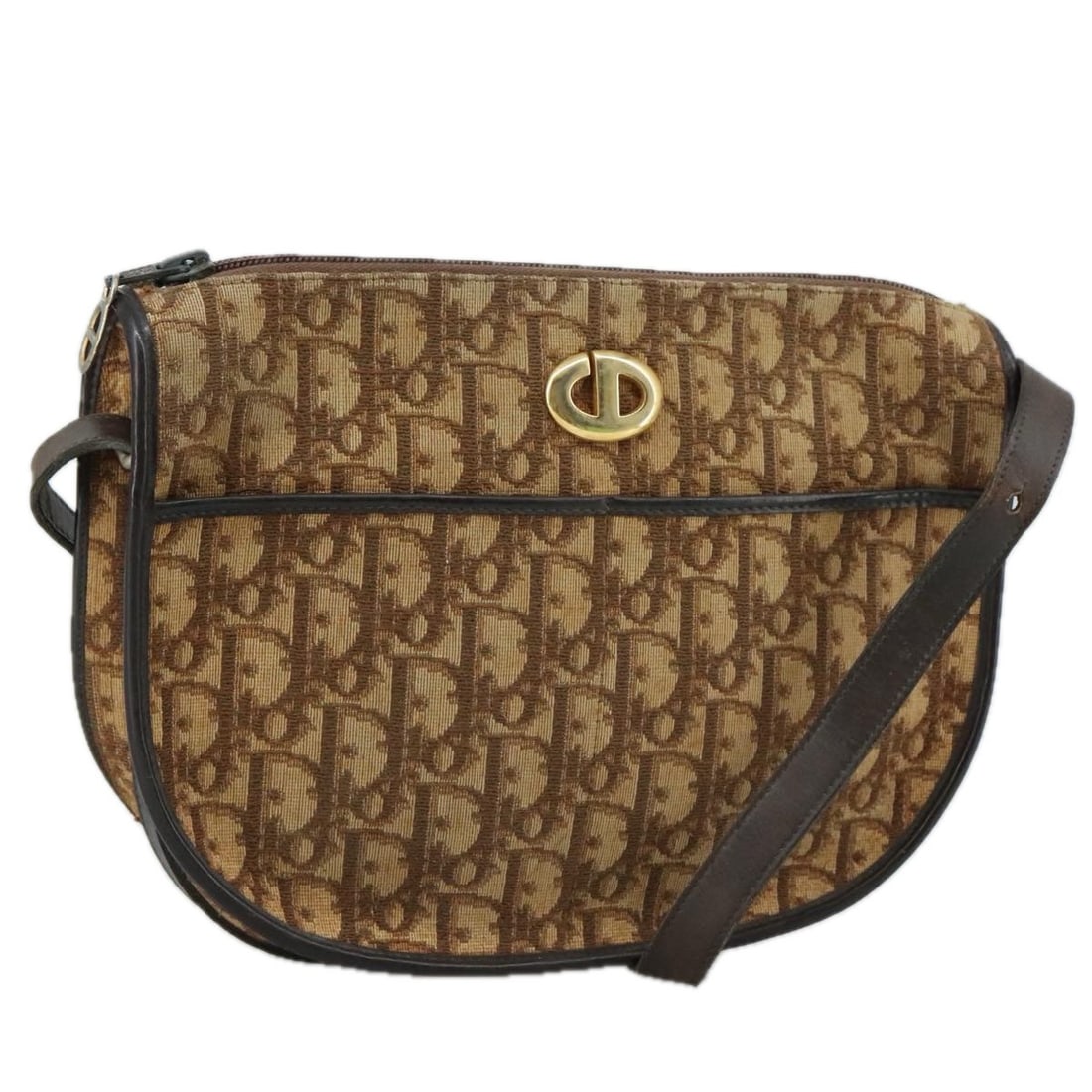 Christian Dior Brown Trotter Canvas Shoulder Bag Authentic: Christian Dior Brown Trotter Canvas Shoulder Bag Authentic This Christian Dior Trotter Canvas Shoulder Bag is a stylish accessory crafted from durable canvas in an elegant brown hue. Designed for prac