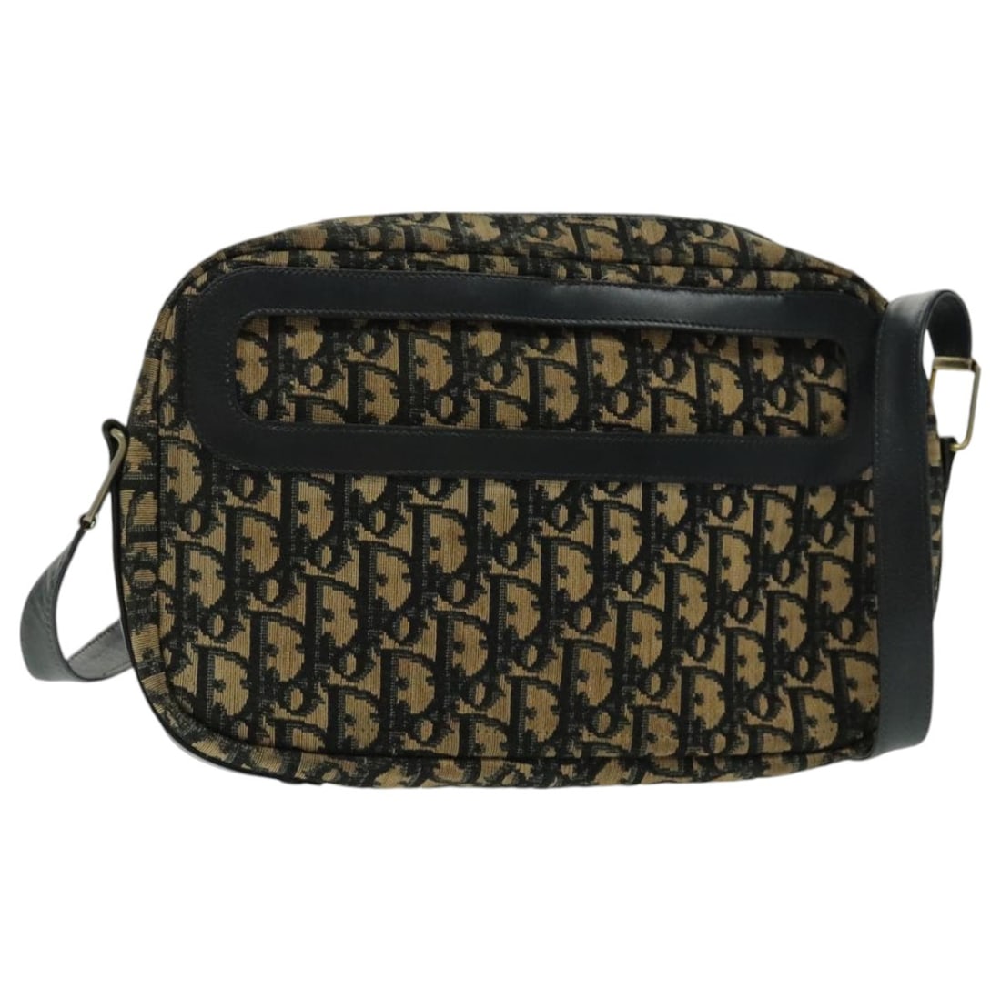 Christian Dior Navy Trotter Canvas Shoulder Bag Authentic: Christian Dior Navy Trotter Canvas Shoulder Bag Authentic This authentic Christian Dior Trotter Canvas Shoulder Bag combines style and functionality with its chic navy exterior. Crafted from durable c