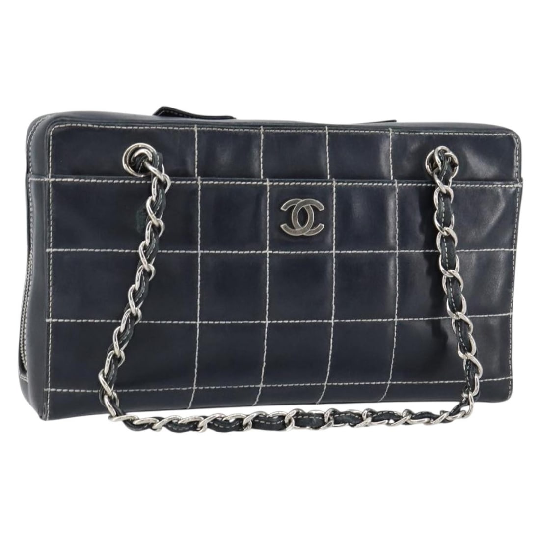 CHANEL Choco Bar Navy Silver Leather Shoulder Bag Auth 7037495: CHANEL Choco Bar Navy Silver Leather Shoulder Bag Auth 7037495 This elegant CHANEL Choco Bar Chain Shoulder Bag is crafted from luxurious leather in a sophisticated navy and silver color palette. Desi