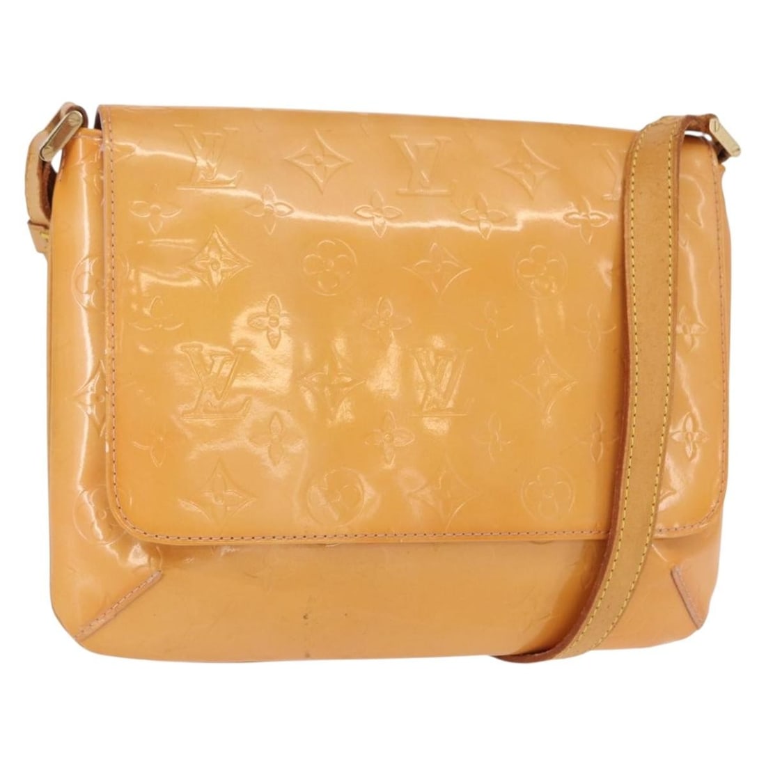 Louis Vuitton Thompson Street Marshmallow Pink Vernis Shoulder Bag M91070: Louis Vuitton Thompson Street Marshmallow Pink Vernis Shoulder Bag M91070 This is a Louis Vuitton Thompson Street shoulder bag in Monogram Vernis, featuring a marshmallow pink patent leather exterior.