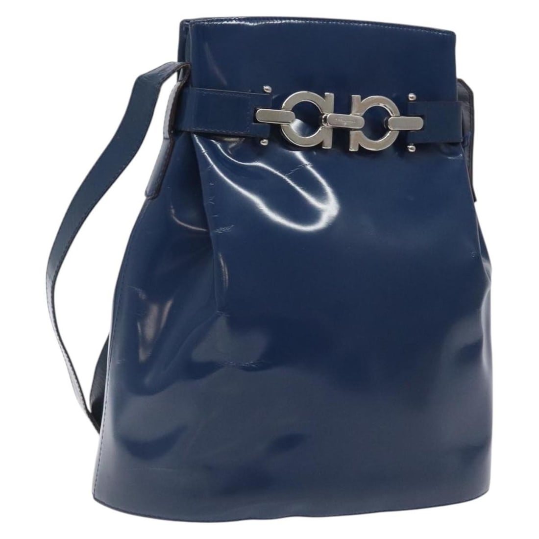 Salvatore Ferragamo Blue Silver Patent Leather Shoulder Bag Auth 121614: Salvatore Ferragamo Blue Silver Patent Leather Shoulder Bag Auth 121614 This Salvatore Ferragamo Shoulder Bag showcases a stunning combination of blue and silver patent leather, embodying elegance and