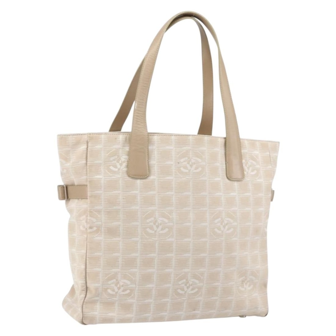 CHANEL Pink Nylon Travel Tote Bag Italy Authentic SW1851: CHANEL Pink Nylon Travel Tote Bag Italy Authentic SW1851 This CHANEL New Travel Line Tote Bag is a stylish and functional accessory, crafted from durable nylon in a vibrant pink hue. Measuring approxi