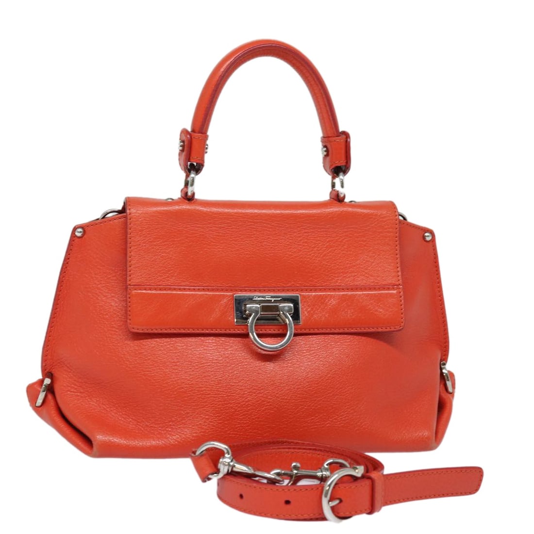 Salvatore Ferragamo Gancini Leather Hand Bag Orange Italy Auth: Salvatore Ferragamo Gancini Leather Hand Bag Orange Italy Auth This stylish Salvatore Ferragamo Gancini Hand Bag is crafted from high-quality leather in a vibrant orange hue. Designed for versatility,
